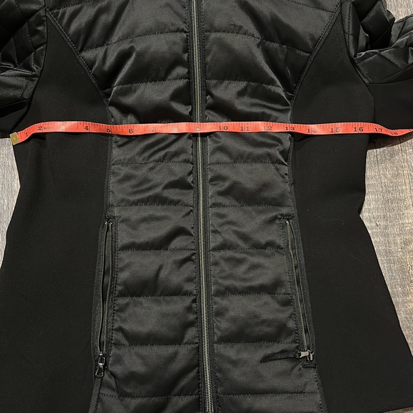 Women’s WHBM Mid-Weight Quilted Jacket w/ Fur Trimmed Hood - Size Small - Picture 8 of 8